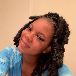 Meet your Posher, Kayla